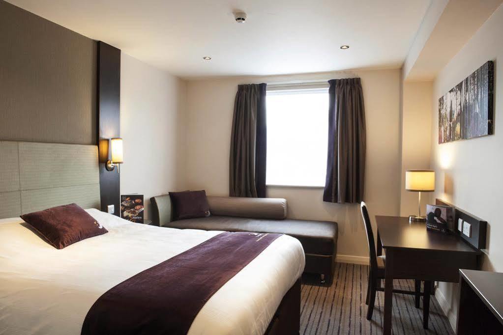 Premier Inn London Croydon West - Purley A23 Exterior foto
